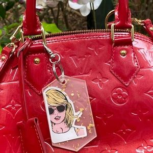 Taylor Swift 1989 Cartoon & Gold Flakes Silver Hardware Resin Keychain Bag Charm
